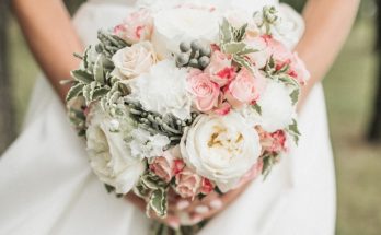 Chia sẻ những mẫu hoa cưới cầm tay đẹp nhất cho cô dâu 2023