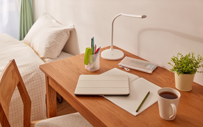 Lựa chọn màu sắc bàn làm việc