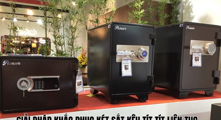 két sắt kêu tít tít